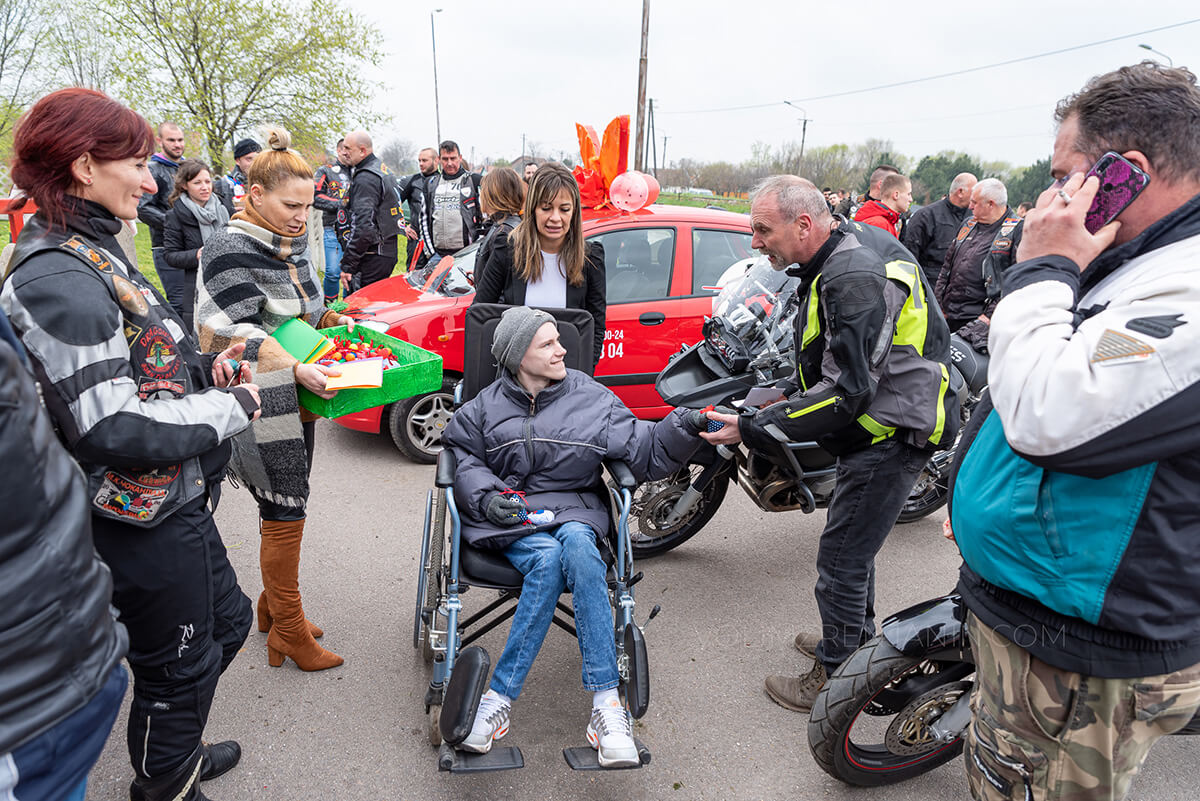 MOTO ZEKE I OVE GODINE OBRADOVALE DECU IZ DNEVNOG BORAVKA „ALTERNATIVA“